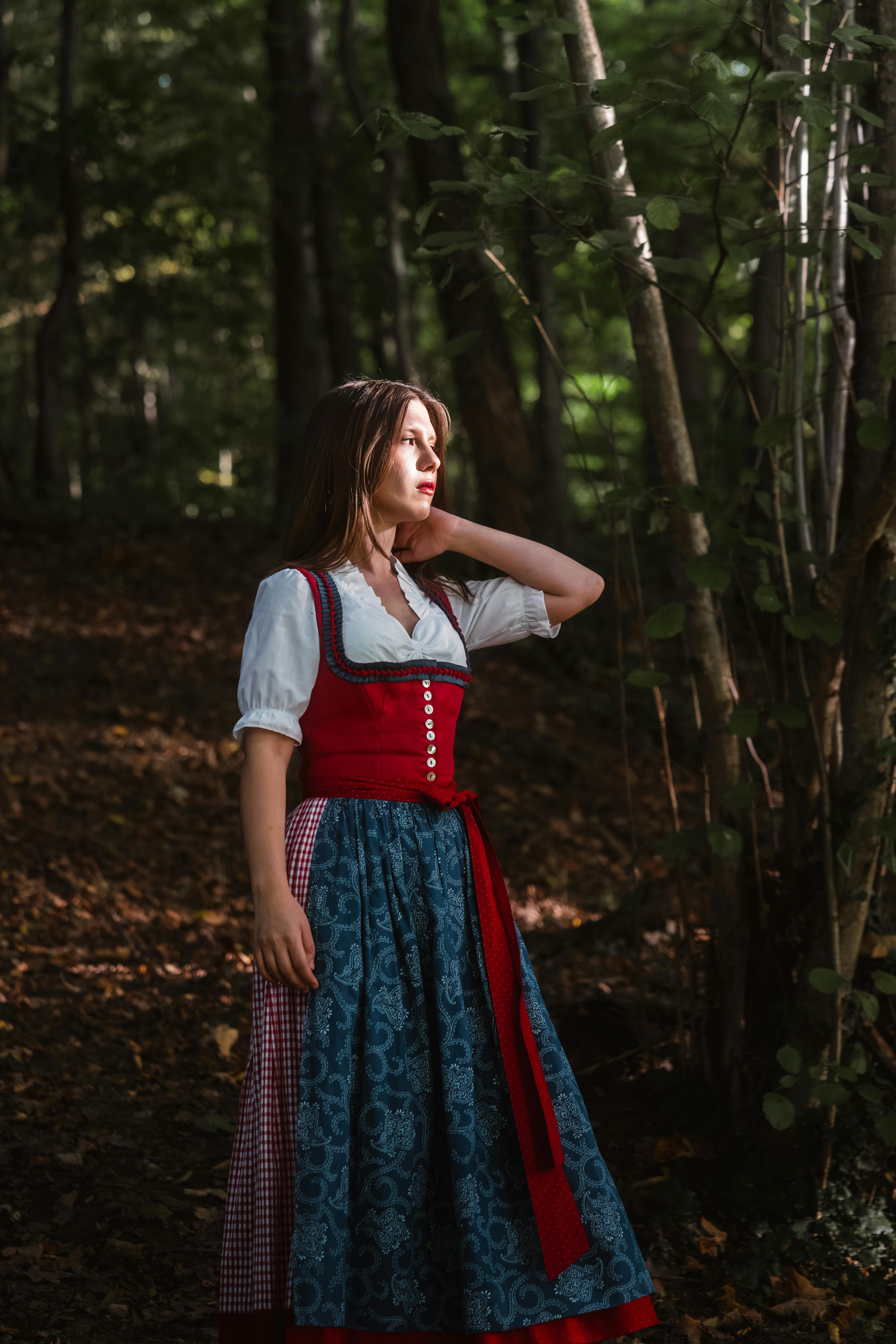 Pulizia professionale Dirndl costume tirolese femminile — SoftClean Appiano